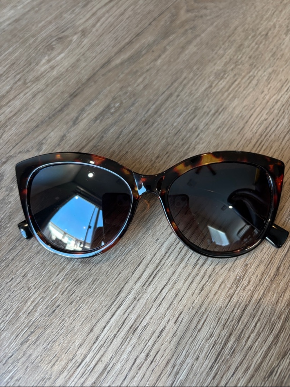 Adrienne Vittadini AV 1062 Retro Tortoiseshell w Gold Accent Cat Eye Sunglasses